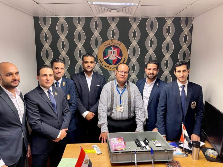 جمارك مطار الغردقة الدولي تضبط محاولتي تهريب كمية من المواد المخدرة 1 جمارك مطار الغردقة الدولى تضبط محاولتى تهريب كمية من مخدر الحشيش scaled1718140503