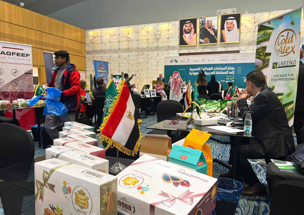 ممثلو شركات بالبعثة التجارية المصرية للأردن لـ/أ ش أ/: البعثات التجارية للخارج عامل رئيسي في زيادة الصادرات إلى أسواق جديدة 1 1 3 2 3