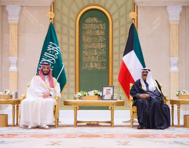 ولي عهد الكويت والأمير محمد بن سلمان يعقدان جلسة مباحثات تتناول العلاقات بين البلدين 1 1024 645x505 11718122984