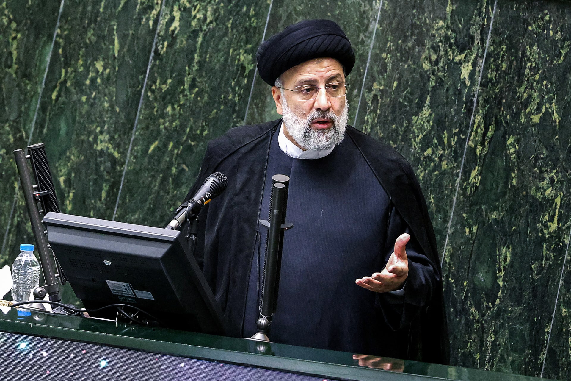 الرئيس الإيراني بالإنابة: نجحنا في اجتياز الأيام الصعبة.. والحكومة ملتزمة بصون أصوات الشعب 1 1925731719562264