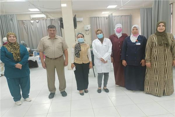 وكيل وزارة الصحة بالإسماعيلية تتفقد سير العمل بمنشآت صحية وتحيل بعض العاملين المقصرين للتحقيق 1 202207102001231451718655004