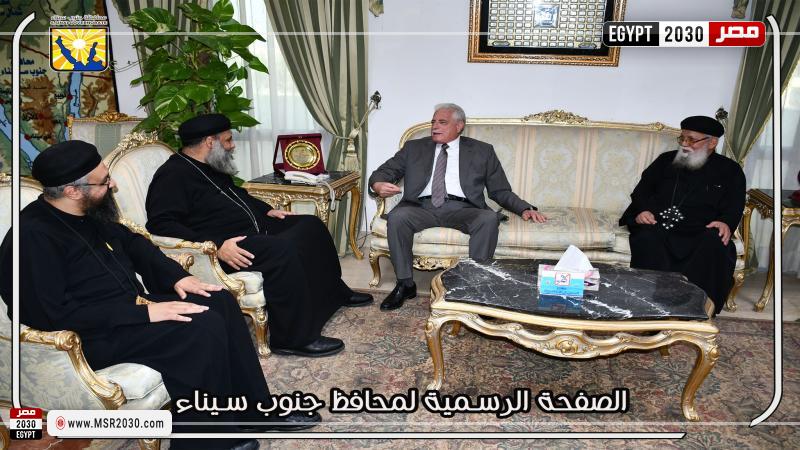 وفد كاتدرائية السمائيين بشرم الشيخ والكنيسة الكاثوليكية يهنئون محافظ جنوب سيناء بعيد الأضحى المبارك 1 207210 W1718467325