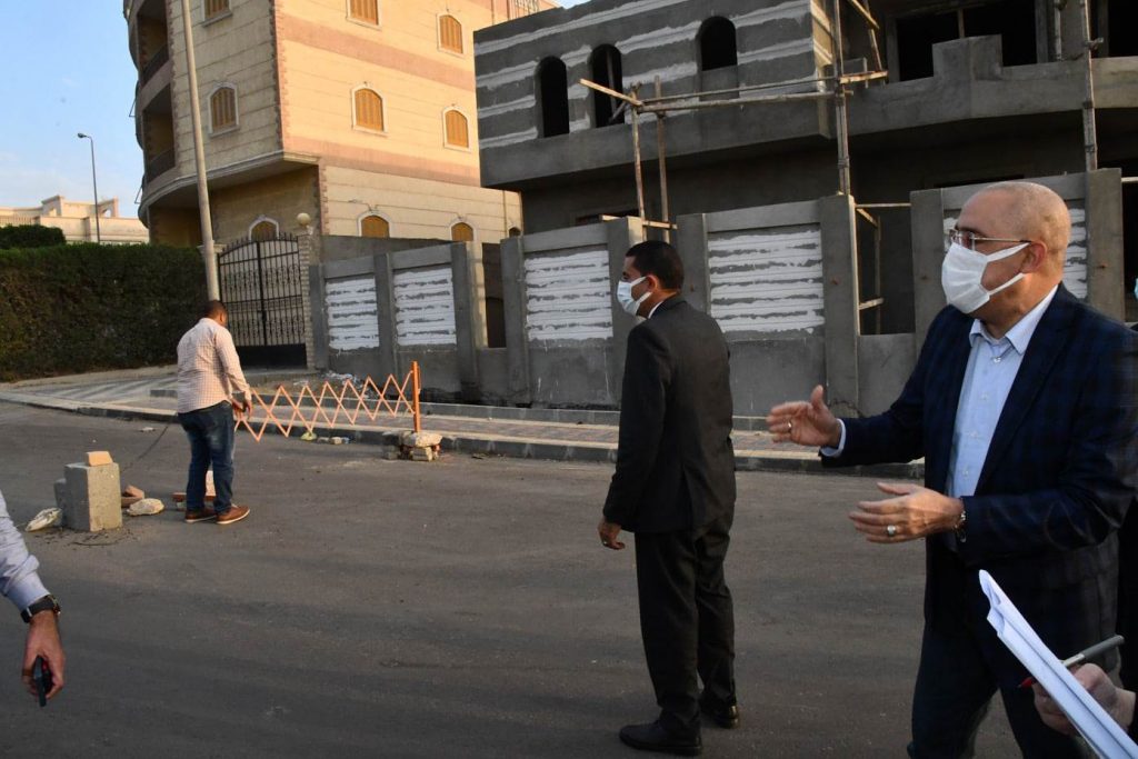 وزير الإسكان يتابع موقف مشروعات الطرق والمحاور الجاري تنفيذها بالقاهرة الجديدة 1 20 202110311821511717663383