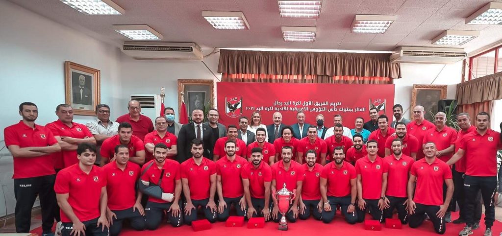مجلس إدارة الأهلي يكرم فريقي كرة اليد للرجال والسيدات 1 241213424 3006283656317773 7767561151448331266 n1717336444