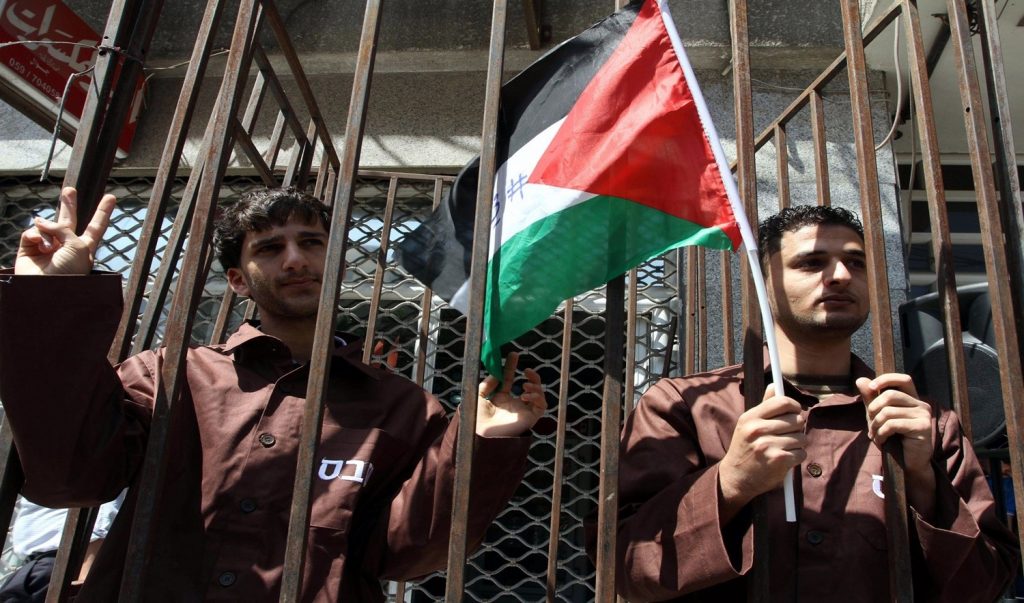 متحدث"فتح":نعمل مع المؤسسات الدولية للكشف عن مصير الأسرى الفلسطينيين في السجون الإسرائيلية 1 3198053e 91a9 4737 9f11 971b15bca0351717592043
