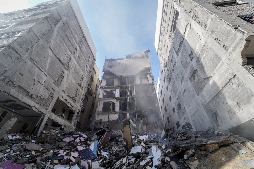 وزير الإسكان الفلسطيني: الاحتلال دمر 80% من مباني غزة.. وإعادة الإعمار تحتاج 10 سنوات 1 32fdf1b62a33e582fd300c30acf879511717582384