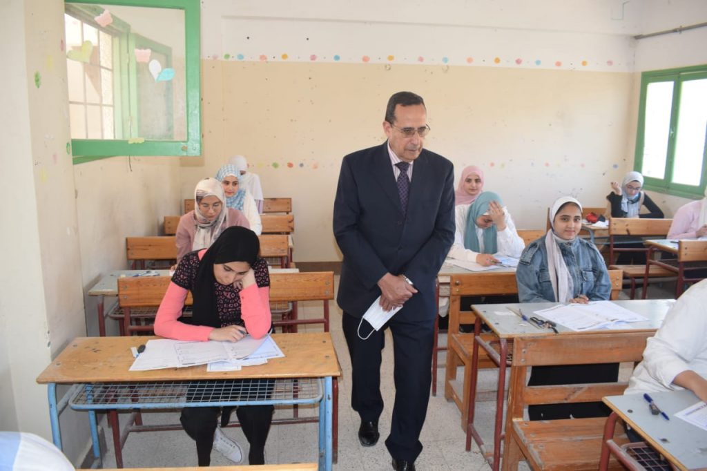 محافظ شمال سيناء يتفقد لجان امتحانات الثانوية العامة بالعريش 1 4291719054785