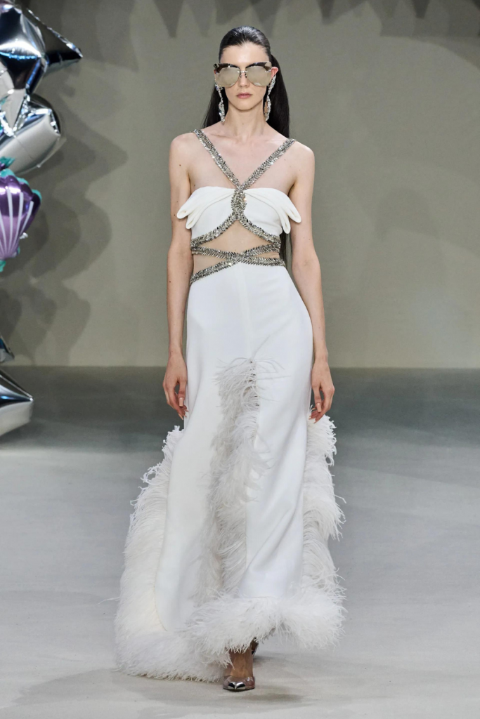 جلوبال (11): خلال أسبوع الأزياء الراقية في باريس ""Haute Couture Week طيران الرياض ومصمم الأزياء السعودي محمد آشي يكشفان عن تصاميم أزياء أفراد طاقم مقصورة الطائرات، خلال أسبوع الأزياء الراقية في باريس 1 5 41719584044
