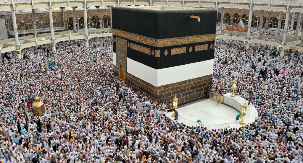 أمام المسجد الحرام في خطبة الجمعة: حجُّ بيتِ اللهِ الحرامِ مَنسكٌ عظيمٌ فيه تتلاشَى النِّزاعاتُ وتذوبُ الخلافاتُ 1 52491718363943