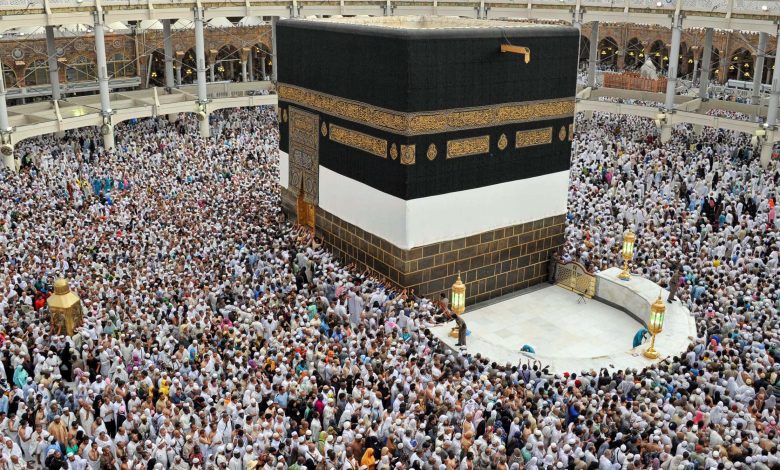 أمام المسجد الحرام في خطبة الجمعة: حجُّ بيتِ اللهِ الحرامِ مَنسكٌ عظيمٌ فيه تتلاشَى النِّزاعاتُ وتذوبُ الخلافاتُ 1 52491718363943
