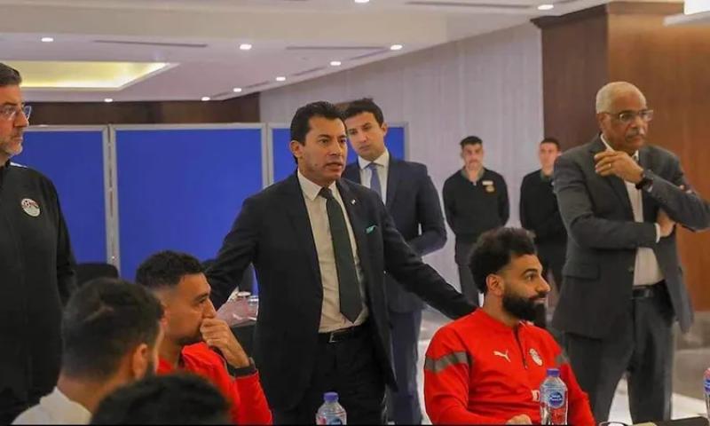وزير الرياضة يحضر معسكر المنتخب الوطني قبل مواجهة بوركينا فاسو غدا 1 6024691717621323