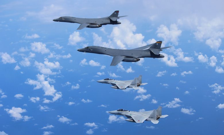 الدفاع الكورية: أمريكا تنشر قاذفة قنابل B-1B في تدريبات مشتركة للمرة الأولى منذ 7 سنوات 1 6417775142360408ef3307a11717590664