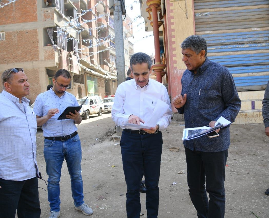 محافظ الغربية يتفقد الطرق والشوارع المقترح رصفها بالخطة الاستثمارية للعام المالي الجديد بمركز ومدينة زفتى 1 6f98082181551719404946