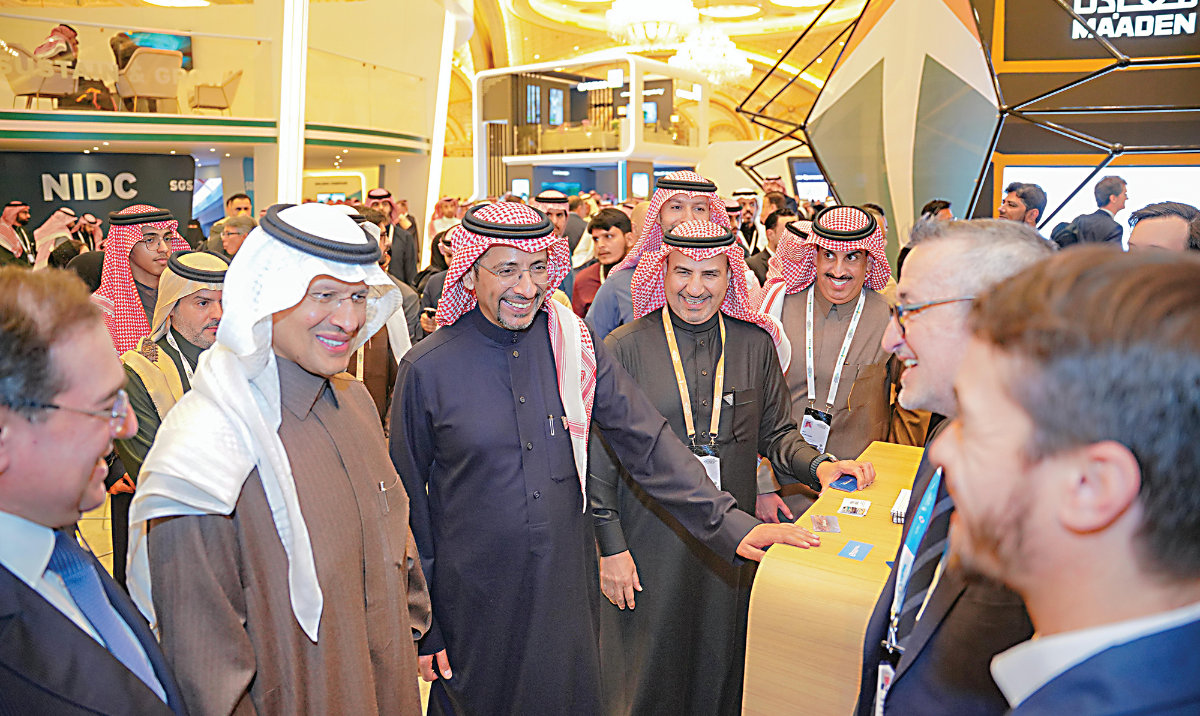السعودية و7 دول تمدد تخفيضات الإنتاج التطوعية البالغة 1.65 مليون برميل يوميًا حتى ديسمبر 2025 1 71215334375418351717339145