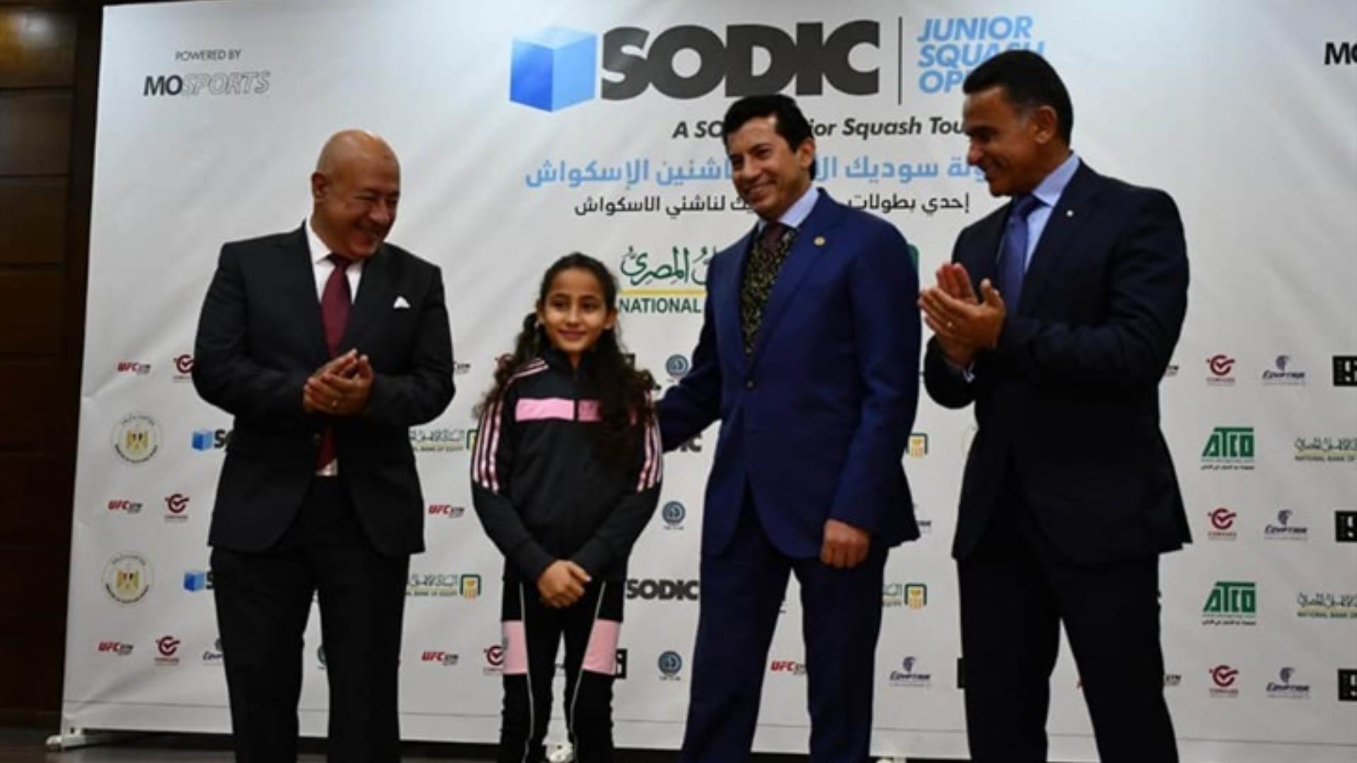 وزير الشباب يكرم أبطال فيلم "رفعت عيني للسما" الفائز بالعين الذهبية في مهرجان كان السينمائي 1 7261717429263