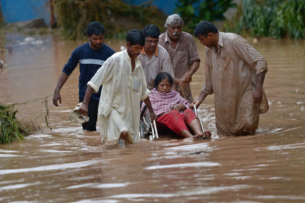 استمرار إلغاء خدمات القطارات ونشر المتطوعين بالمناطق المتضررة من الأمطار الغزيرة والفيضانات بألمانيا 1 883979 3585991717342204