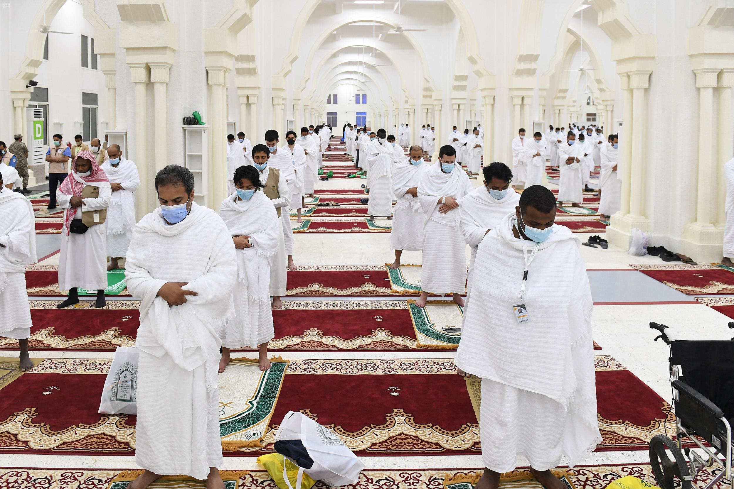 حجاج بيت الله الحرام يؤدون صلاتي المغرب والعشاء بمسجد المشعر الحرام في أجواء إيمانية 1 902848e6b27a7379e3816d78452cc8ca1718474824