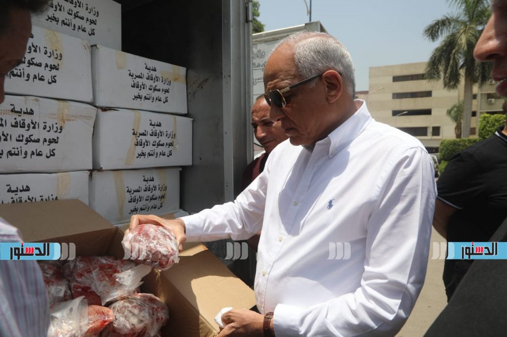 محافظ الجيزة يشهد توزيع ١٢.٥ طن من لحوم الأضاحي 1 9081718628843