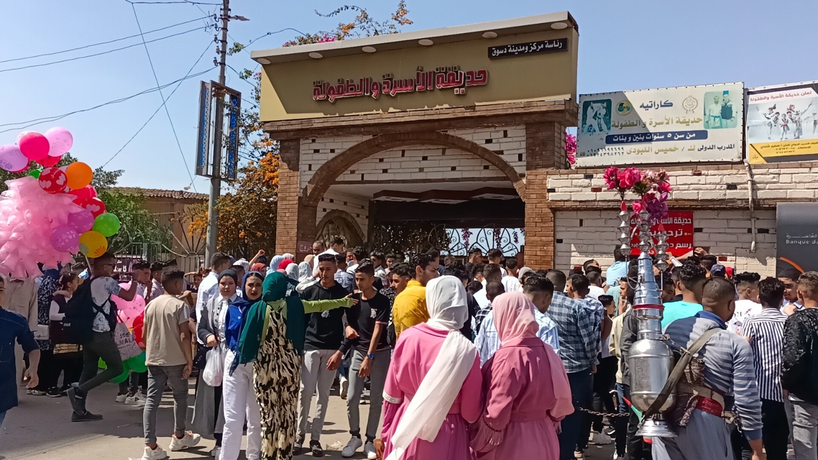 توافد المواطنين على الحدائق والمتنزهات بالمحافظات للاحتفال في ثاني أيام عيد الأضحي المبارك 1 91718613663