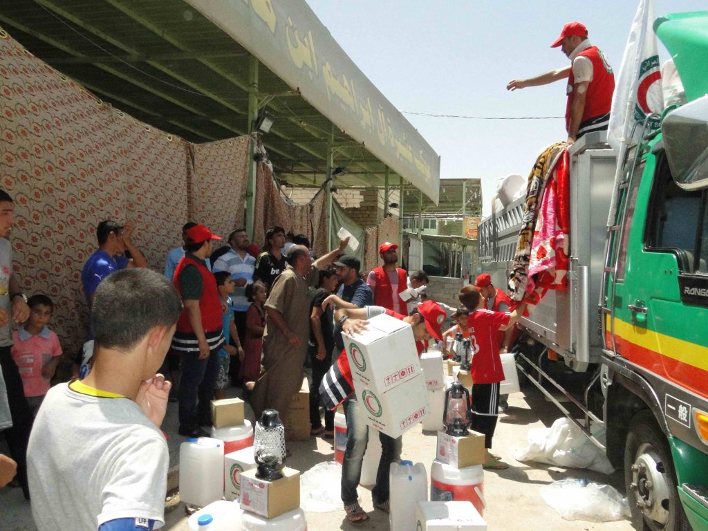 الهلال الأحمر العراقي : 35 شاحنة مساعدات غذائية وطبية في طريقها الى قطاع غزة 1 DSC066001718040183