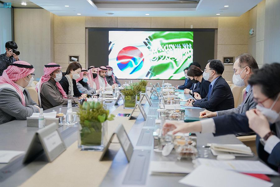 وزير الاتصالات يبحث مع نظيره الكوري آفاق التعاون في مجالات الرقائق الإلكترونية والذكاء الاصطناعي 1 DST 1674532 3006704 64 3 20220105231043081717688464