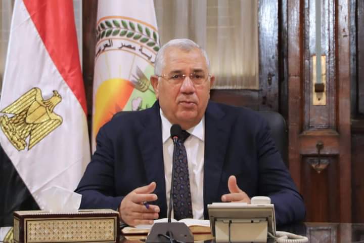وزير الزراعة يوجه بتكثيف التوعية وإصدار الإرشادات للمزراعين لتخفيف تأثير الحرارة الشديدة على المحاصيل 1 FB IMG 16496237707621718008683