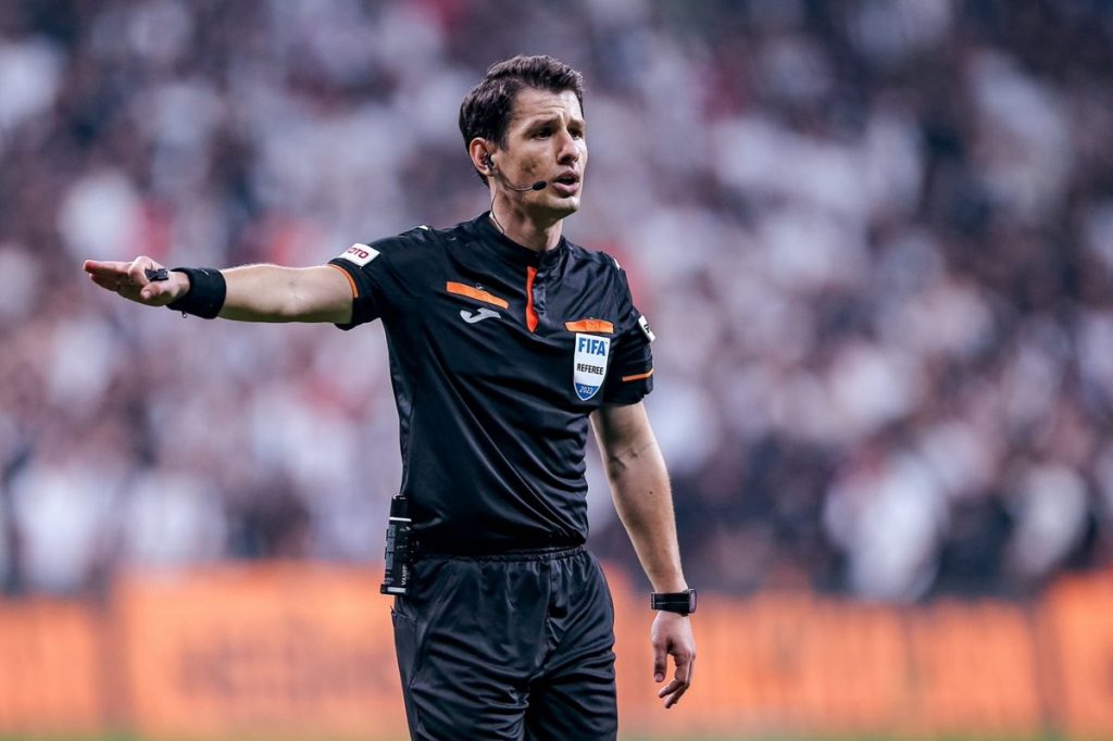 التركي أوموت ميلير حكماً لمباراة انجلترا وسلوفاكيا في دور ثمن النهائي باليورو 1 FdvYORmXkAELtCi1719661744