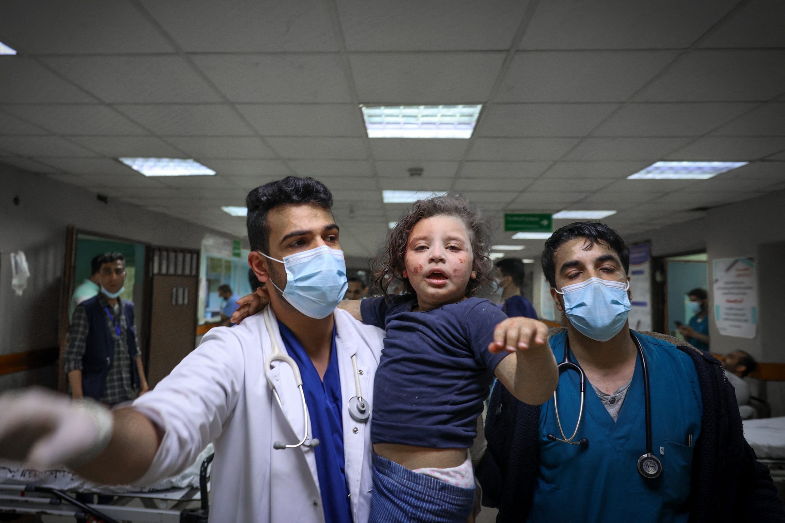 الإغاثة الطبية الفلسطينية: الوضع في قطاع غزة خطير للغاية جراء القصف الإسرائيلي المتواصل 1 GettyImages 12329173851718377684 scaled