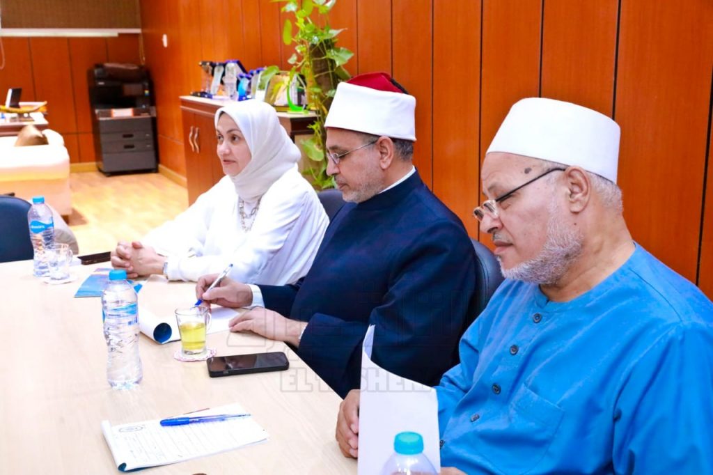 مستشار شيخ الأزهر: يجب أن يكون الطالب الوافد سفيرا للإسلام وليس لبلاده فقط 1 IMG 20230619 WA00901717672625
