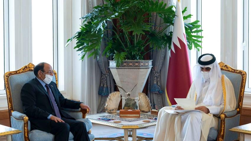 أمير قطر يتلقى رسالة خطية من الرئيس الانتقالي في بوركينا فاسو تتعلق بدعم العلاقات الثنائية 1 Politics امير قطر يتسلم رسالة خطية من الرئيس هادي1717678445