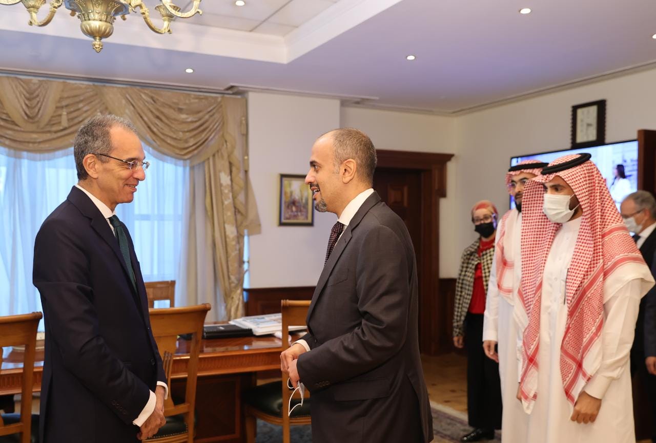 وزير الاتصالات يبحث مع وزير الاقتصاد المجري تعزيز التعاون في التقنيات الحديثة والذكاء الاصطناعي 1 WhatsApp Image 2021 12 10 at 11717358764