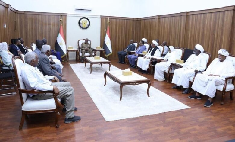 البرهان يلتقي تنسيقية أبناء الرزيقات بالداخل والخارج ويتسلم خارطة طريق لمعالجة الأزمة الراهنة 1 WhatsApp Image 2024 03 13 at 111718252883