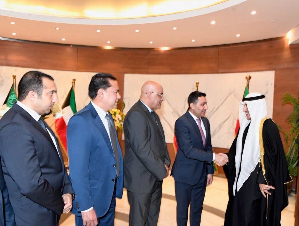 وزيرا الخارجية والصحة الكويتيان يتفقدان حالة المصابين جراء حادث الحريق ويطمئنان على المصاب المصري 1 d1678677 ca78 494f 8b35 6946e58a0d121718224804