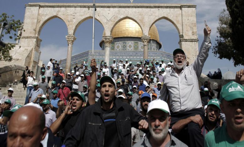 الاحتلال الإسرائيلي يقتحم المسجد الأقصى خلال خطبة الجمعة ويمنع عددًا من المصلين من دخوله 1 e7y1718363283