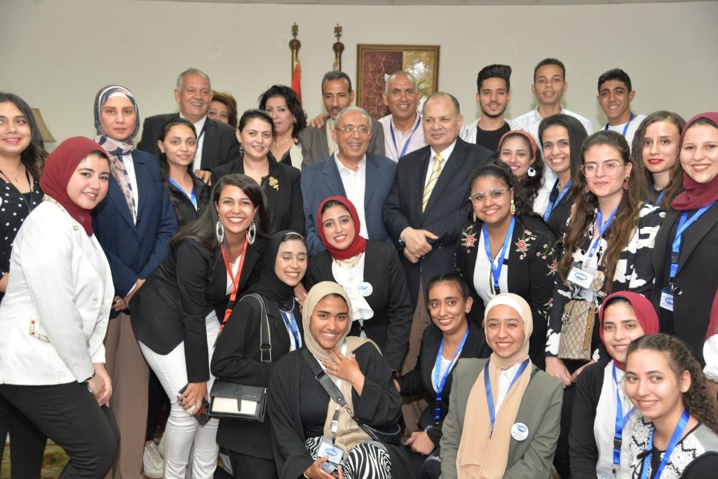 محافظ المنيا يستقبل القيادات الأمنية والتنفيذية لتبادل التهنئة بعيد الأضحى المبارك 1 elaosboa895701718538544