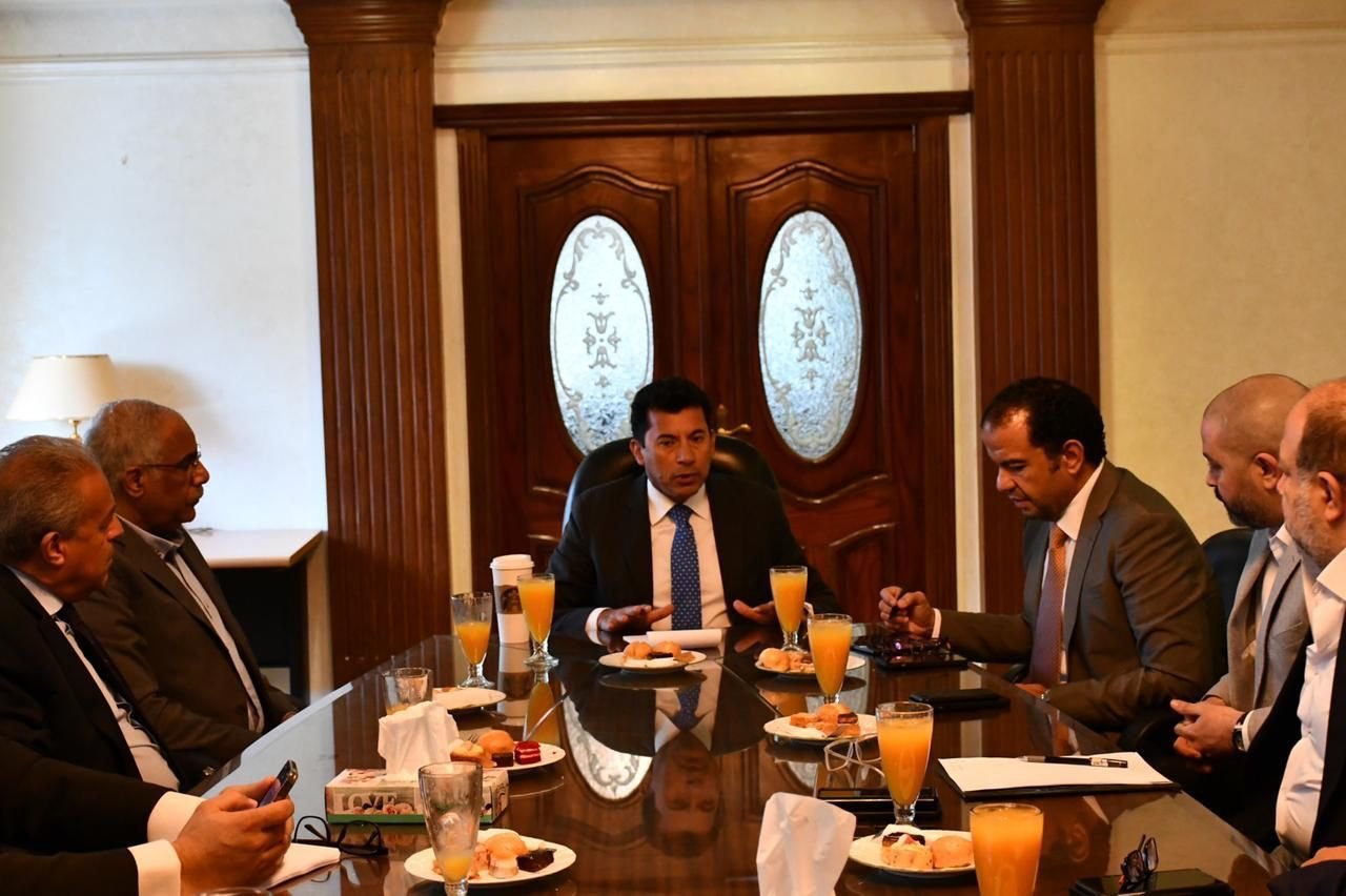 وزير الرياضة يجتمع مع رئيسي اتحاد الكرة ورابطة الأندية والشركة المتحدة والمدير الفني للمنتخب الأولمبي 1 khaligyoun364801719418684
