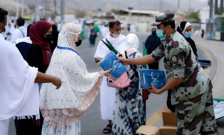السعودية: السجن والغرامة لمخالفين نقلوا عددا ممن لا يحملون تصاريح أو تأشيرات حج 1 thumbnail image 31717580104
