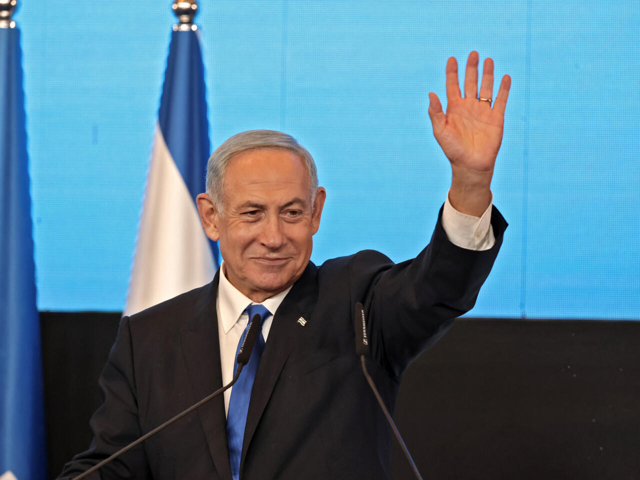 مسؤولة فلسطينية: المجتمع الإسرائيلي يرى أن حكومة نتانياهو تدير الحرب وفقا لأهوائها السياسية 1 الرئيس الإسرائيلي يمنح نتانياهو عشرة أيام إضافية لتشكيل حكومة1718699223