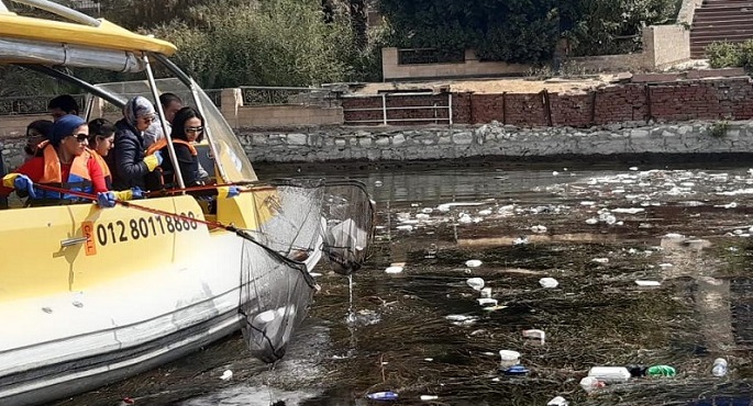 وزيرة البيئة تعلن انطلاق مسابقة "كلنا فايزين" لجمع وفصل المخلفات احتفالا بيوم البيئة العالمي 1 وزيرة البيئة وحملة تنظيف النيل 4 11717591444