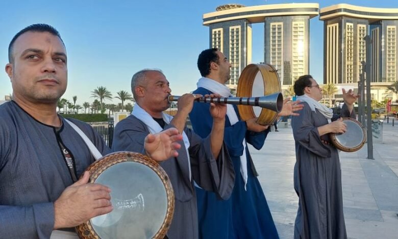 17 فرقة فنون شعبية وموسيقية تقدم عروضها بمهرجان العلمين ضمن مشاركة قصور الثقافة 1 فرق قصور الثقافة للفنون الشعبية تنشر البهجة بمهرجان العلمين