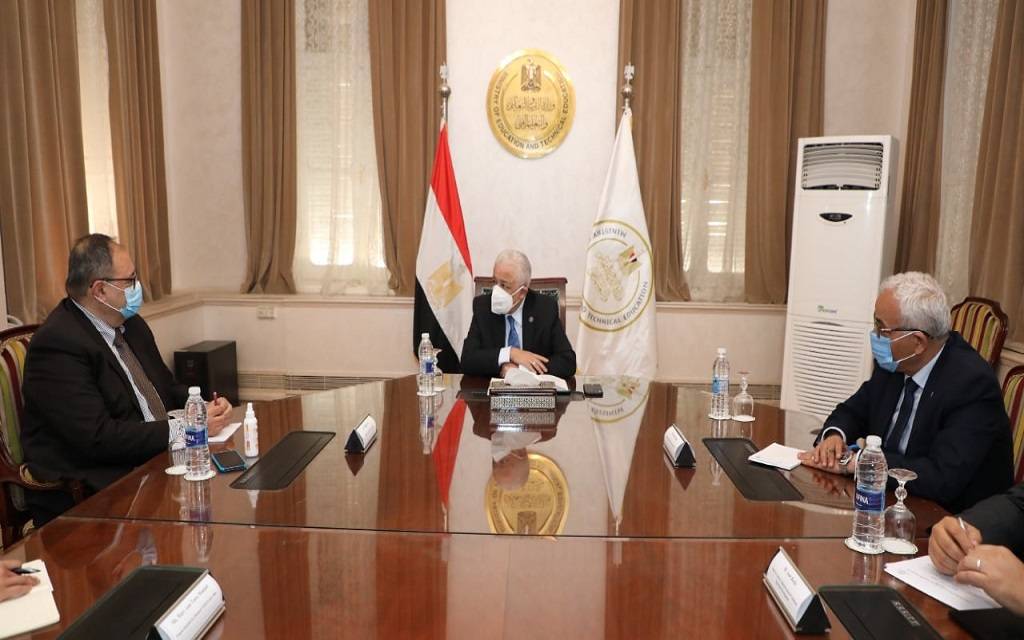 وزير التعليم يبحث مع مدير مكتب اليونسكو الإقليمي بالقاهرة تعزيز سبل التعاون في المشروعات التعليمية 1 10241721921405