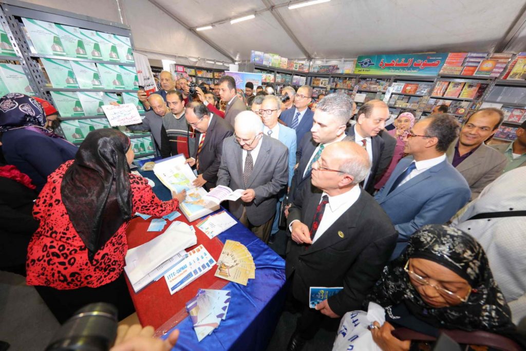 معرض مكتبة الإسكندرية الدولي للكتاب يختتم فعالياته بتكريم الفائزين بجوائز الدولة 1 11722279063