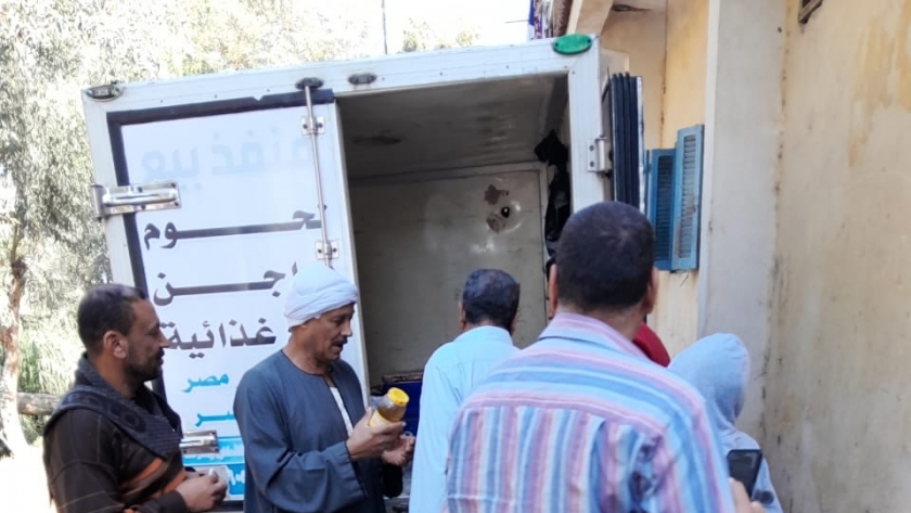 المواطنون في البحيرة يشيدون بالقوافل الطبية المجانية لمبادرة "انت الحياة" 1 126214599117047111151721751965