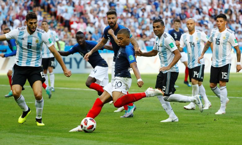 بعد الهتافات العنصرية ضد منتخب فرنسا.. تشيلسي يتخذ قرارا تأديبيا ضد الأرجنتيني "فيرنانديز" 1 1429598 2018 06 30T152355Z 85667200 RC180F76BFA0 RTRMADP 3 SOCCER WORLDCUP FRA ARG1721223904