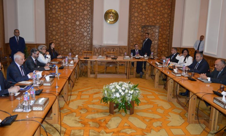 بدء جلسة المباحثات بين وزير الخارجية والهجرة مع مفوض عام "الأونروا" 1 1451720425303