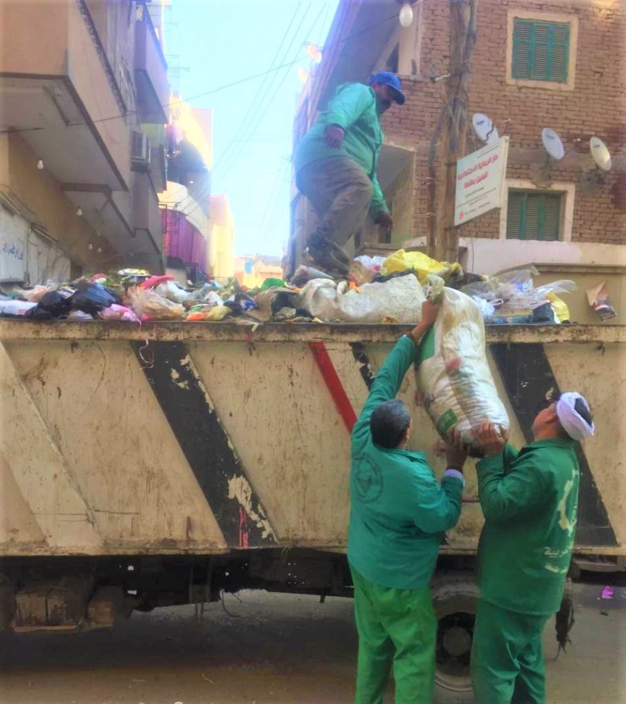 محافظ الغربية يتابع جهود حملات النظافة اليومية ورفع المخلفات بمراكز وقرى المحافظة 1 166995 IMG 20201226 WA01441720518967