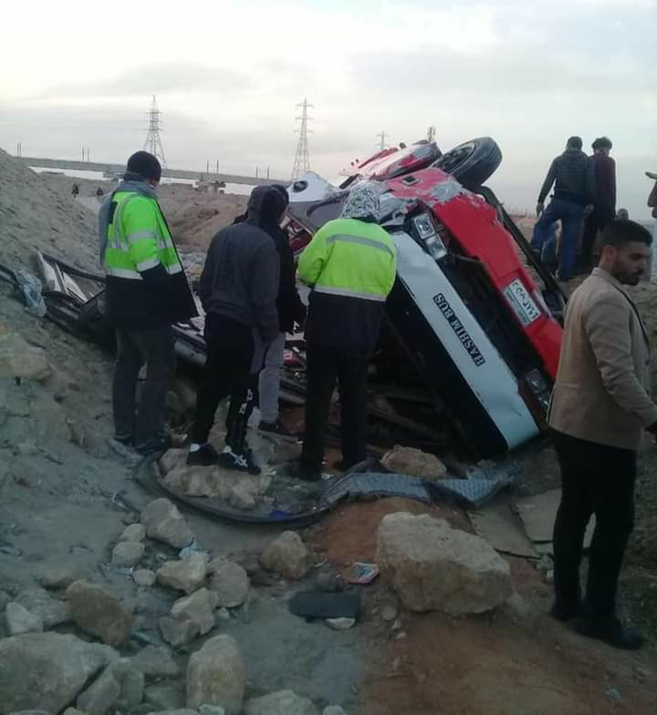 إصابة 22 شخصا في انقلاب حافلة ركاب "أعلى كوبري فوكه".. ومحافظ مطروح يطمئن على المصابين 1 1675620581531153 01720826944