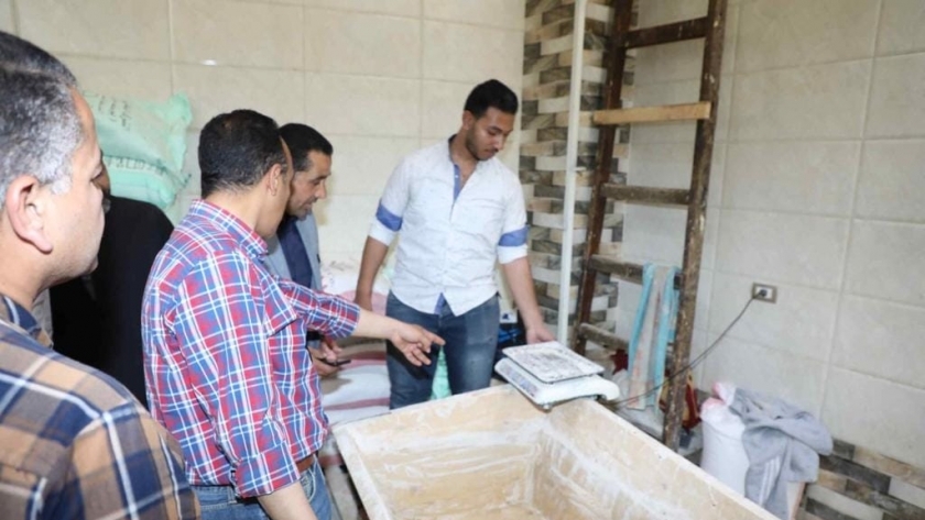 محافظ المنيا يؤكد أهمية المخابز البلدية في توفير الخبز اليومي للمواطنين 1 170307785516796854481721057584