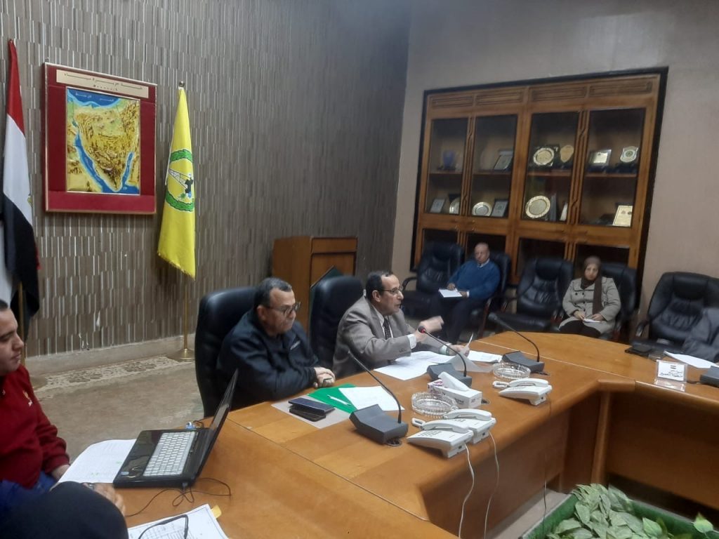 محافظ شمال سيناء يستعرض مقترح الخطة الاستثمارية للعام المالي الجديد 2024/ 2025 1 1961721752503