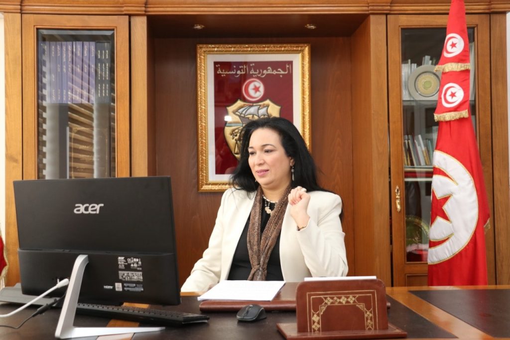 منظمة المرأة العربية تُطلق حوار الشباب العربي حول "مشاركة المسئوليات في تقديم الأعمال المنزلية " 1 2 2 1